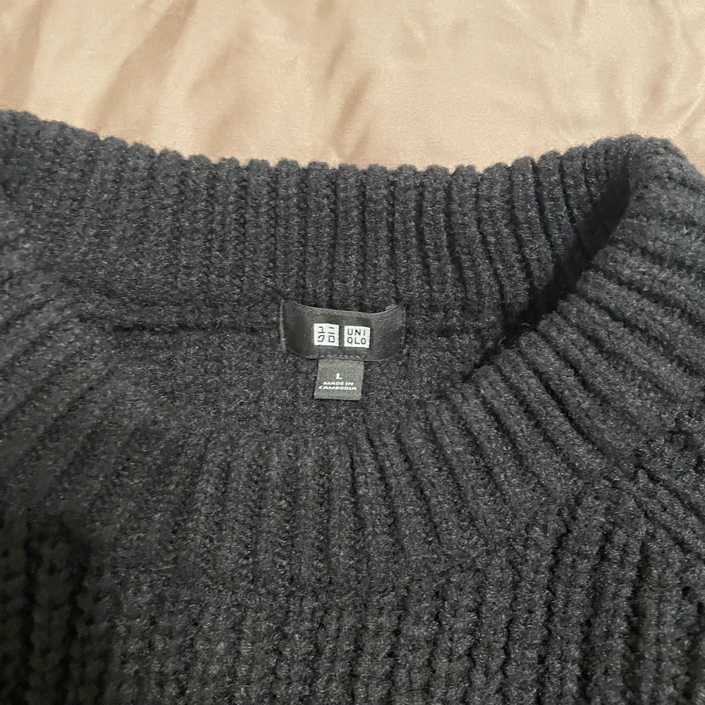 UNIQLO Men's Black Sweater - Worn Once
